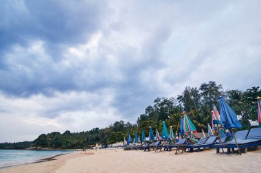 Güneşlik ve şemsiyeli Sea Beach.