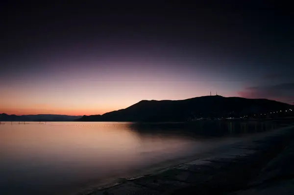 Kıyıda Gece Olan Güzel Deniz Manzarası Kumsalda Gün Batımı — Stok fotoğraf