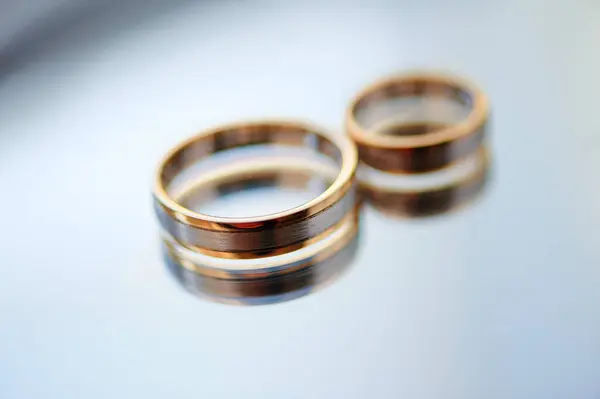 Couple Gold Wedding Rings — Stock Photo, Image