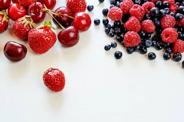 Berries Dropped White Surface — Stock Photo, Image