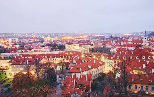 Viagens Arquitetura Cityscape Com Telhados Azulejos Vermelhos Vista Praga República — Fotografia de Stock