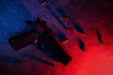 Boş mermi kovanları olan bir askının olay yeri..