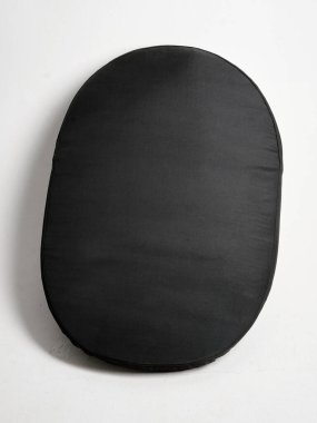 Beyaz arkaplanda yeniden yapılanma şövalyesi kalkanı.