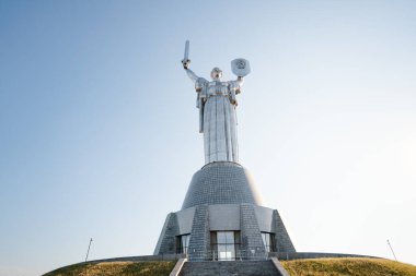 Kyiv 'deki Anavatan Anıtı. 2. Dünya Savaşı Ukrayna Ulusal Müzesi.