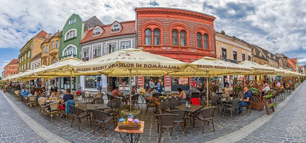 Brasov Transylvania Romania July 2020 Small Shops Terraces Located Picturesque — Stock Photo, Image