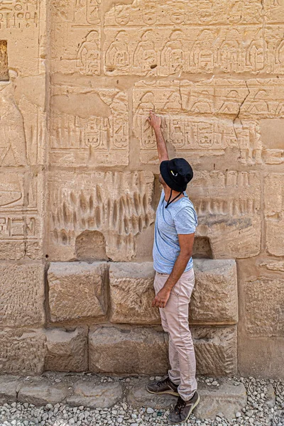 Luxor Egypt Kwiecień 2022 Aspekty Kompleksu Świątynnego Karnak Wyjaśnione Przez — Zdjęcie stockowe