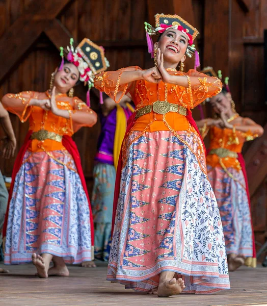Τιμισοάρα Ρουμανία Ιουλίου 2019 Γυναίκες Χορευτές Από Την Ινδονησία Παραδοσιακή — Φωτογραφία Αρχείου