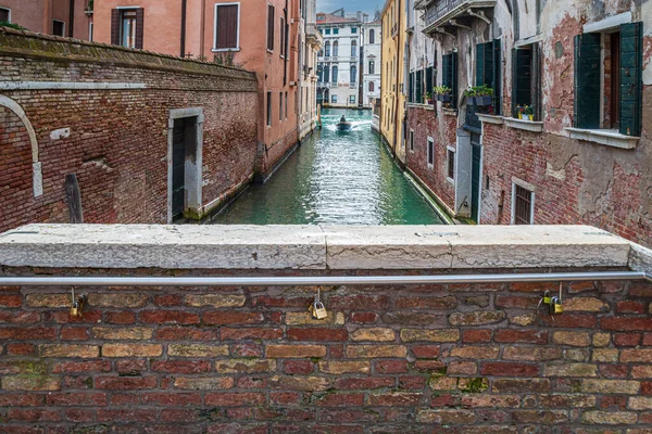 Venice Italy March 2023 Bridge Locks 연인들의 결합을 상징한다 이운하는 — 스톡 사진