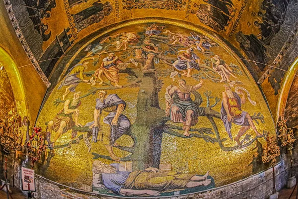 ヴェネツィア イタリア 2023年3月17日 聖マルコ大聖堂 マルコ大聖堂 聖マルコ大聖堂として知られている中世総主教大聖堂の内部 金色のモザイク — ストック写真