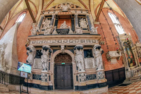 ヴェネツィア イタリア 2023年3月18日 大聖堂 サンタ マリア グロリオサ フラリ 市内最大の教会は そのアートワークのための注目すべきインテリアと — ストック写真