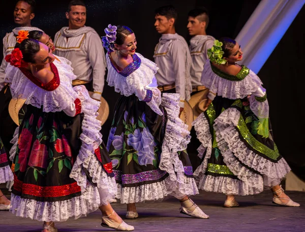 Timisoara Romania July 2016 Dancers Colombia Traditional Costume Present International — 图库照片