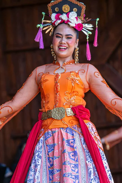 Τιμισοάρα Ρουμανία Ιουλίου 2019 Γυναίκες Χορευτές Από Την Ινδονησία Παραδοσιακή — Φωτογραφία Αρχείου