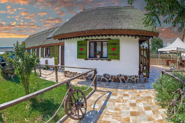Casa Campesina Con Hermosas Decoraciones Típicas Etnia Lipova Rumania Murighiol Fotos de stock libres de derechos