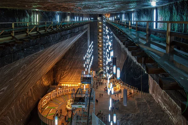 TURDA, ROMANIA - 28 Mayıs 2022: Salina Turda 'nın İçi 1992 yılında Turda' nın Durgau-Valea Sarata bölgesinde bir tuz madeni açıldı..