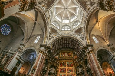 VALENCIA, SPAIN - MARCH 28, 2022: Interior of Valencia Cathedral, St Mary's Cathedral, a Roman Catholic church in Valencian Gothic architectural style. Consecrated in 1238 and groundbreaking in 1262.