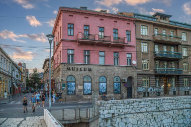 SARAJEVO, BOSNIA VE HERZEGOVINA, 24 AUG. 24 AUG: Sırp milliyetçi Gavrilo Princip Avusturya-Macaristan tahtının varisi Franz Ferdinand 'a suikast düzenledi. Birinci Dünya Savaşı 'nı başlatın.