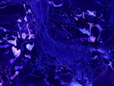 Neon mavisi ve pembe soyut yaratıcı el boyası arka plan, mermer dokular, soyut okyanus, tuval üzerinde akrilik resim. Modern sanat. Çağdaş sanat.