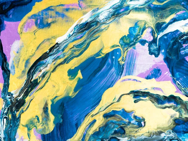 金の抽象画 芸術創造的な手で青の背景 大理石の質感 抽象的な海 アクリル絵具を描いた 現代美術 現代美術 — ストック写真
