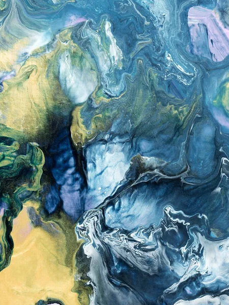 金の抽象的な風景 芸術創造的な手で青の背景 大理石の質感 抽象的な海 アクリル絵具を描いた 現代美術 現代美術 — ストック写真