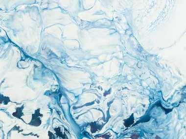 Mavi dalga, yaratıcı el boyası arka plan, mermer doku, soyut okyanus, tuvalde akrilik boya. Modern sanat. Çağdaş sanat.