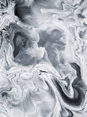 Soyut fantastik siyah beyaz el boyası arka plan, mermer ve fırça dokusu, soyut okyanus, akrilik resim. Modern sanat. Çağdaş sanat.