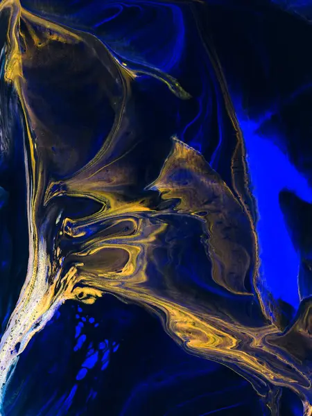 Soyut fantastik neon mavi ve altın sarısı el boyası arka plan, mermer ve fırça dokusu, soyut okyanus, akrilik resim. Modern sanat.