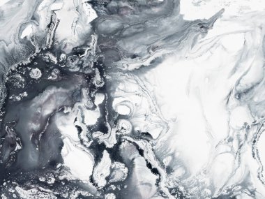 Siyah ve beyaz soyut fantastik dalga, yaratıcı el boyası arka plan, mermer ve fırça dokusu, soyut okyanus, akrilik resim. Çağdaş sanat.