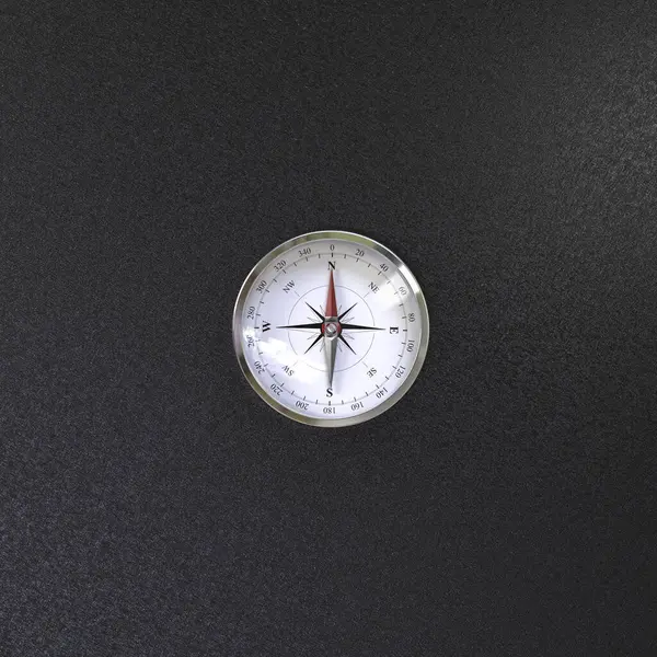 Kompass Mit Wind Stieg Über Die Schwarze Hintergrundansicht Von Oben — Stockfoto