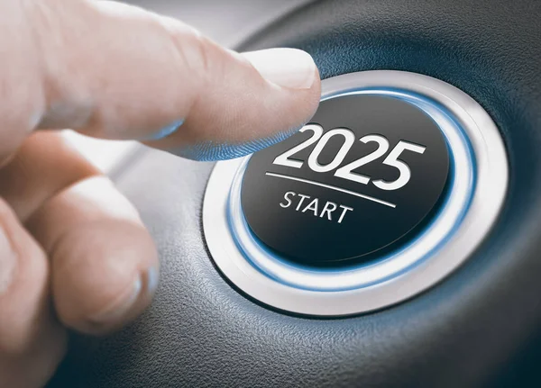 Palcem Nacisnąć Przycisk Zapłonu Samochodu Tekstem 2025 Start Rok Dwa — Zdjęcie stockowe