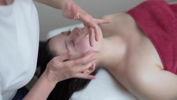 Relaxing Facial Massage Beautiful Young Girl High Quality Footage — Vídeos de Stock