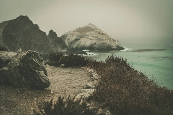 Foggy Coastline Kalifornien Usa Rocky Shoreline Landskap Den Natursköna Naturen — Stockfoto