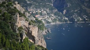 Güney İtalya 'daki Positano Kayalık Köy Amalfi Sahili