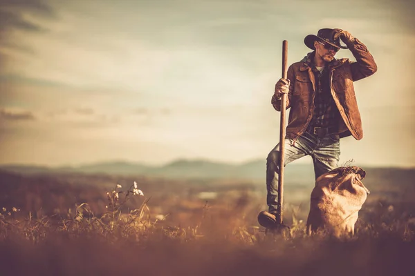 Caucasico Cowboy Con Una Forchetta Giardino Mano Rimanendo Fronte Alla — Foto Stock