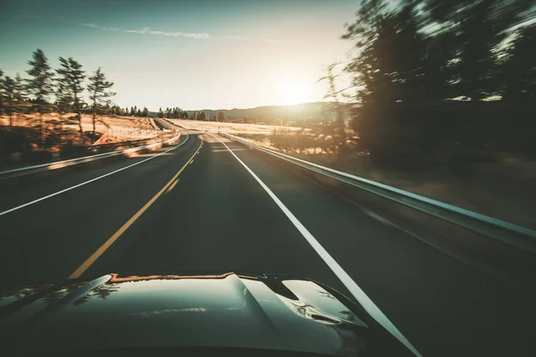 Ruch Uliczny Bezpłatny Kierowca Otwartej Drogi Podczas Zachodu Słońca Ruch — Zdjęcie stockowe