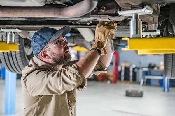 Professional Middle Aged Mechanic Fixing Undercarriage Vehicle Secured Car Lift — Stock Photo, Image