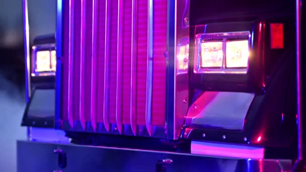 Напівавтоматичне Водіння Вантажівки Під Час Туману Тема Транспортної Галузі — стокове відео