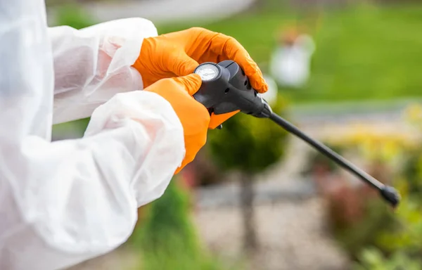 Professional Gardener Safety Outfit Calibrating Pesticide Sprayer Starting Pest Control — Stock Photo, Image