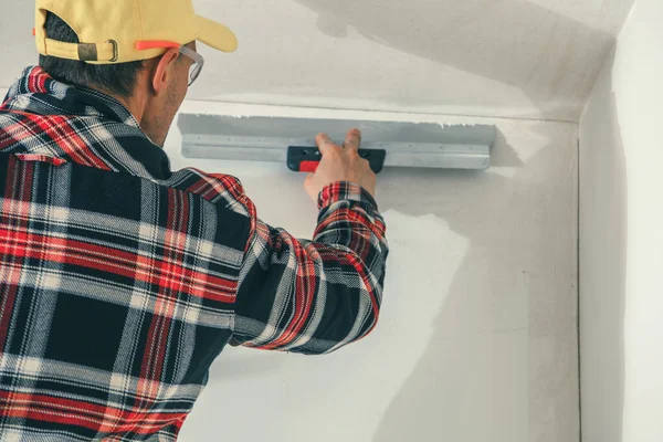 Professional Construction Worker Applying Plaster Walls Using Plastering Spatula Tool — Zdjęcie stockowe