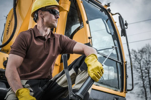 Caucasian Excavator Digger Operator His 40S His Machine Construction Equipment — 스톡 사진
