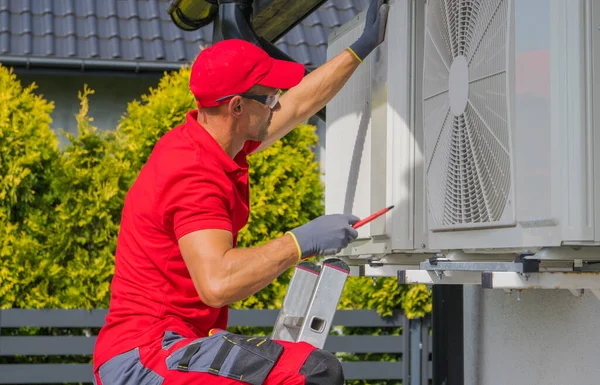 Professional Technician Performing Regular Maintenance Check Residential Air Conditioning External — Stock Photo, Image