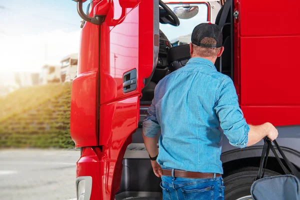 Back View Professional Trucker Getting Cabin His Red Semi Truck — Zdjęcie stockowe