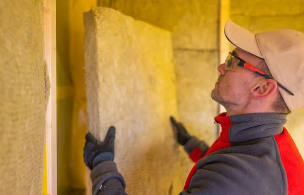 Caucasian Professional Insulation Contractor His 40S Installing High Temperature Mineral — Stock Photo, Image