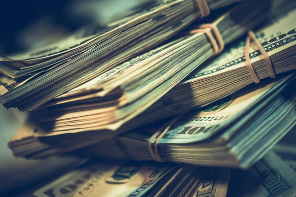 Yüz Dolarlık Banknotlar Elastik Twine Ile Birlikte Nakit Destelerine Bağlandı — Stok fotoğraf