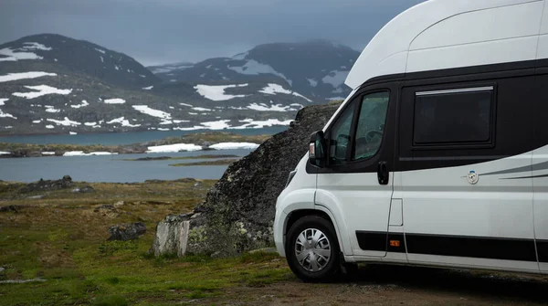 Norte Noruega Camper Van Recreational Vehicle Clase Camping Salvaje Junto — Foto de Stock
