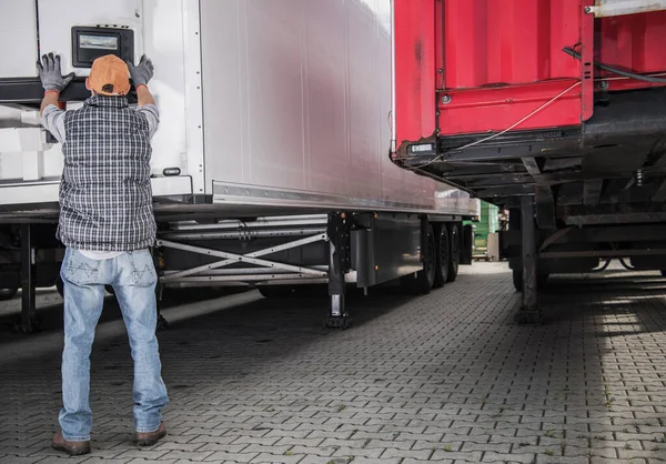 Semitrailer Cargo 프로페셔널 Semitiler Truck Driver — 스톡 사진
