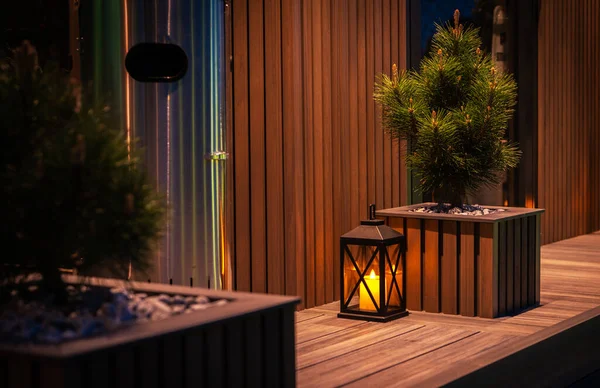 Modern Residential Garden Decorative Elements Composite Made Garden Shed Pot — Stock Photo, Image