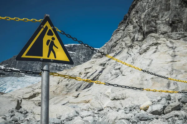 Falling Rocks Βουνό Trail Κίτρινο Προειδοποιητικό Σημάδι Νορβηγικό Ίχνος — Φωτογραφία Αρχείου