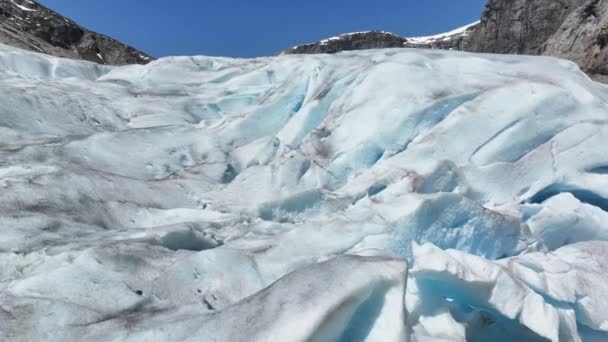 Luchtfoto Van Noorse Gletsjer Kjenndal Provincie Vestland Zonnige Zomerse Omstandigheden — Stockvideo