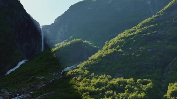 滝の空中ビューと風景ノルウェーの風景 北欧の自然 — ストック動画