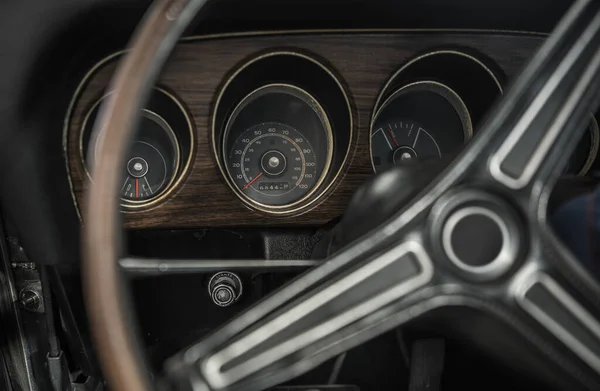 Klasik Araba Vintage Kontrol Paneli Direksiyon Otomotiv Geçmişi Temasıname — Stok fotoğraf